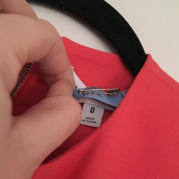 Coral Elizabeth and James gown 0 - Picture 5 of 5